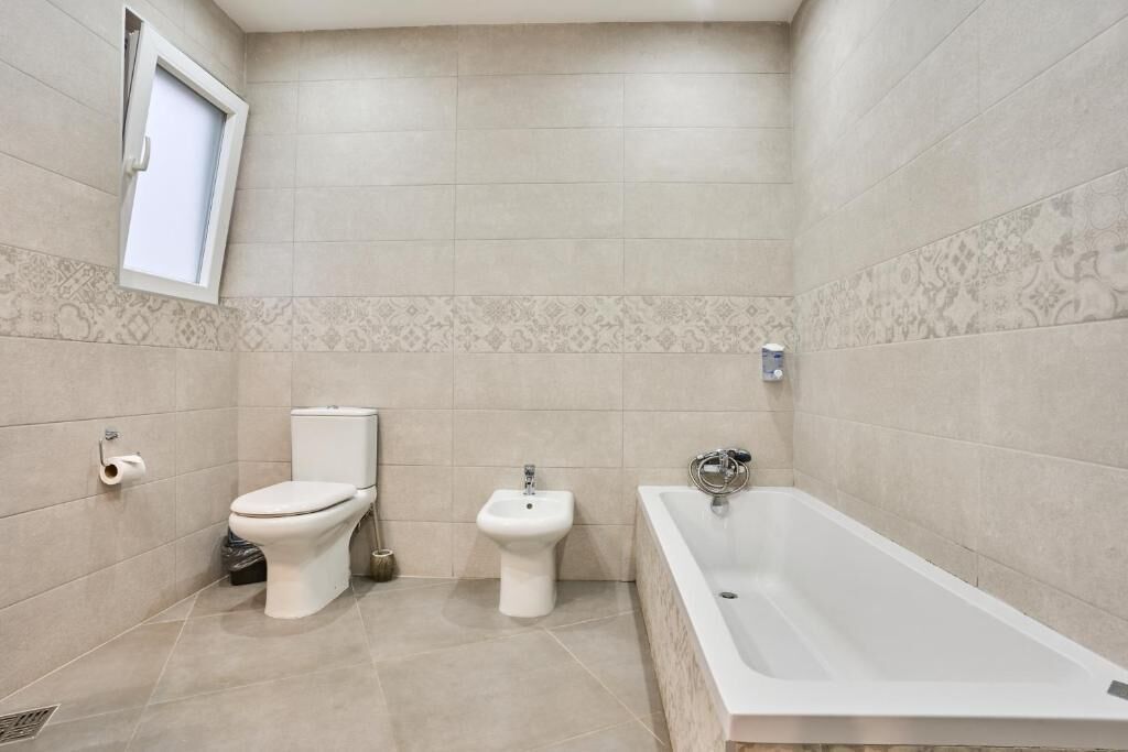 Bidet, towels, toilet paper