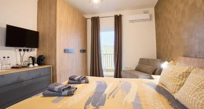 Il-Girna- Modern Seaside Accommodation-Luxury Triple Room