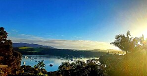 Marina - The Crows Nest

Coastal retreat 

 Mill Bay, Mangonui (Mangōnui)
