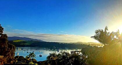 The Crows Nest
Coastal retreat
Mill Bay, Mangonui