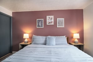 2 bedrooms, iron/ironing board, free WiFi, bed sheets - Gorgeous Views, walking distance to Downtown Gatlinburg, Sleeps 6 (Gatlinburg)