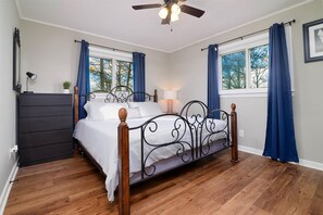 3 bedrooms, iron/ironing board, WiFi, bed sheets