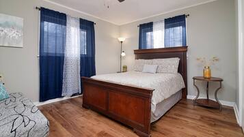 Silitysrauta/-lauta, Wi-Fi, vuodevaatteet