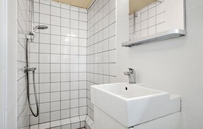 Shower - 1 bedroom nice home in Hurup Thy (Hurup Thy)