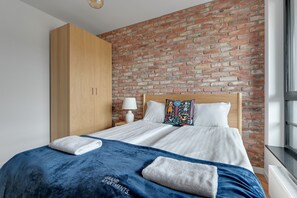 Comfort-huoneisto, parveke | Silitysrauta/-lauta, ilmainen Wi-Fi