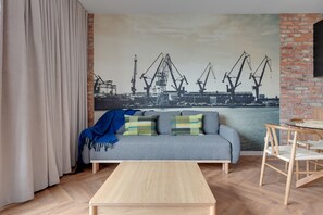 Comfort-huoneisto, parveke | Silitysrauta/-lauta, ilmainen Wi-Fi