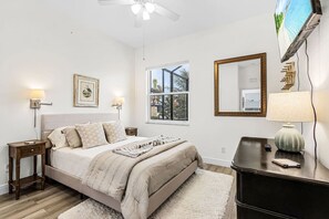 4 habitaciones, tabla de planchar con plancha y cuna de viaje 