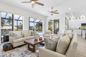 Smart TV, ping pong - Cape Coral Oasis | Pool + Canal Front + Dock (Cape Coral)