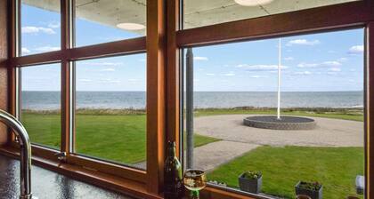 4 bedroom beach front home in Vinderup
