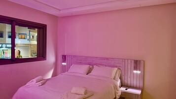 2 多间卧室、熨斗/熨衣板、WiFi、床单