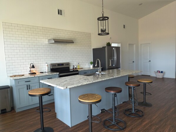 Fridge, microwave, oven, coffee/tea maker