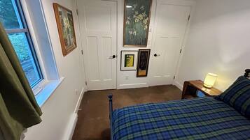 1 bedroom, iron/ironing board, internet, bed sheets