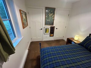 1 bedroom, iron/ironing board, internet, bed sheets