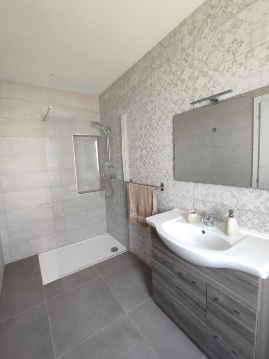 Towels, toilet paper