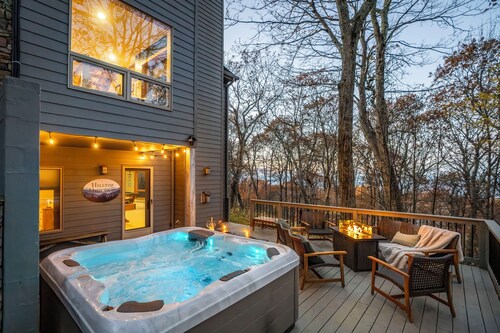 Hilltop Hideaway - Wintergreen 5BR with Hot Tub