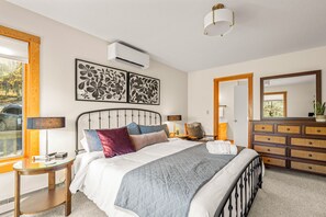 5 عدّة غرف نوم ومكتب ومكواة/لوح كي وسرير سفر