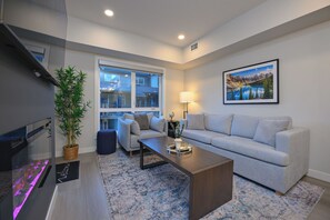 Televisión y chimenea 