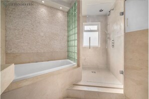Shower, hair dryer - Spacious 4 bed House | Parking | Garden | 500gb WiFi (London)