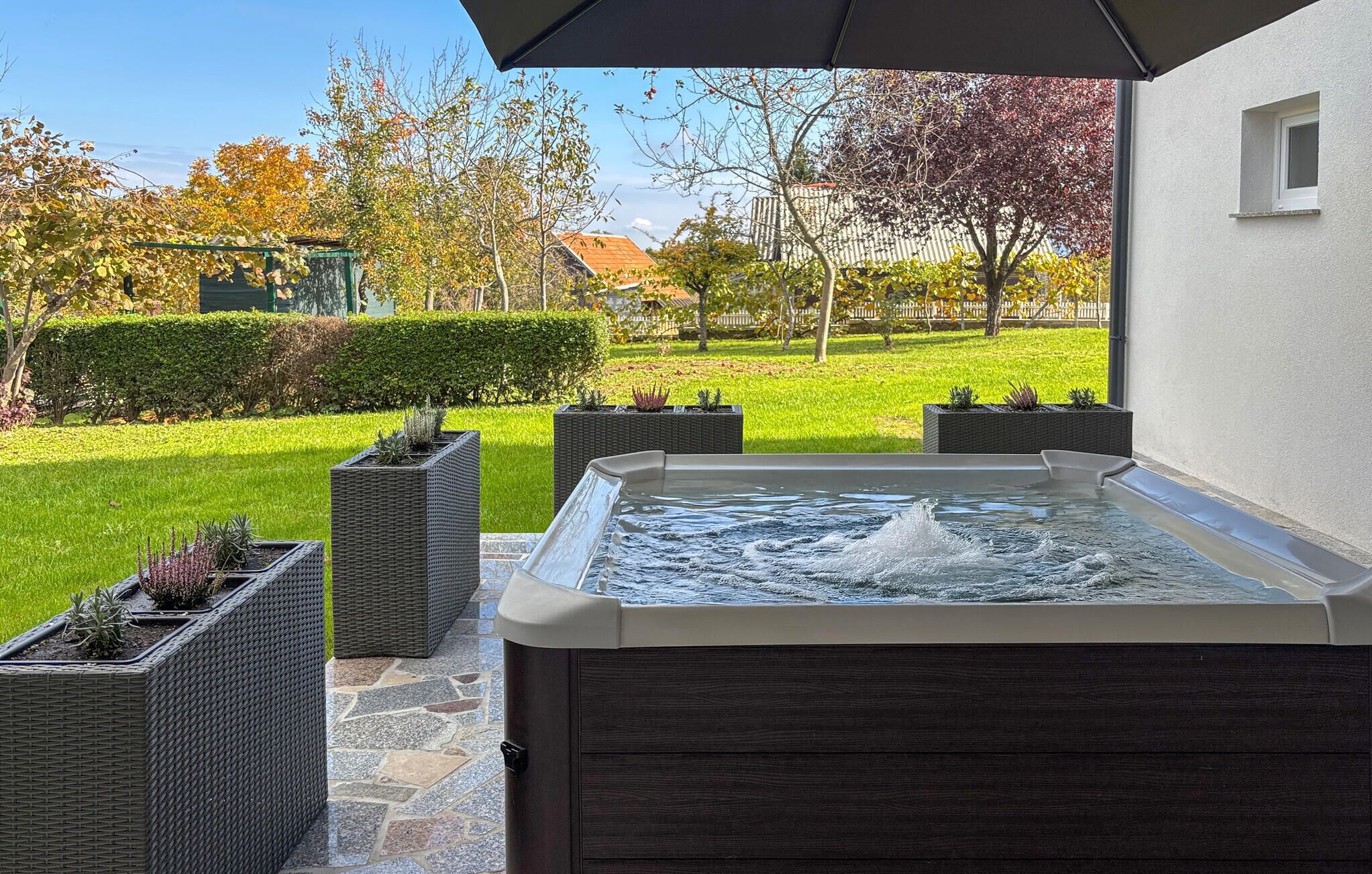 Outdoor spa tub
