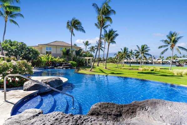Pool - Relax & Unwind Infinity Pool, Spa, BBQ & Concierge Walk to A-bay - Vrkcv (Waikoloa)