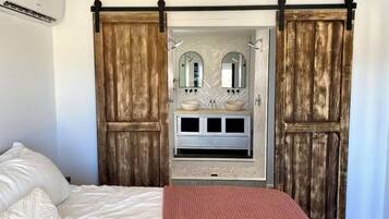 2 chambres, fer et planche à repasser, Wi-Fi gratuit, draps fournis