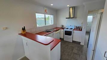 Mikrobølgeovn, ovn, kogeplade, opvaskemaskine