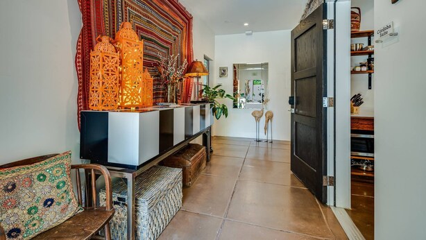 Unclassified image, 1 of 7, button - Cordoba Suite - near Georgia O'Keefe Museum (Santa Fe)