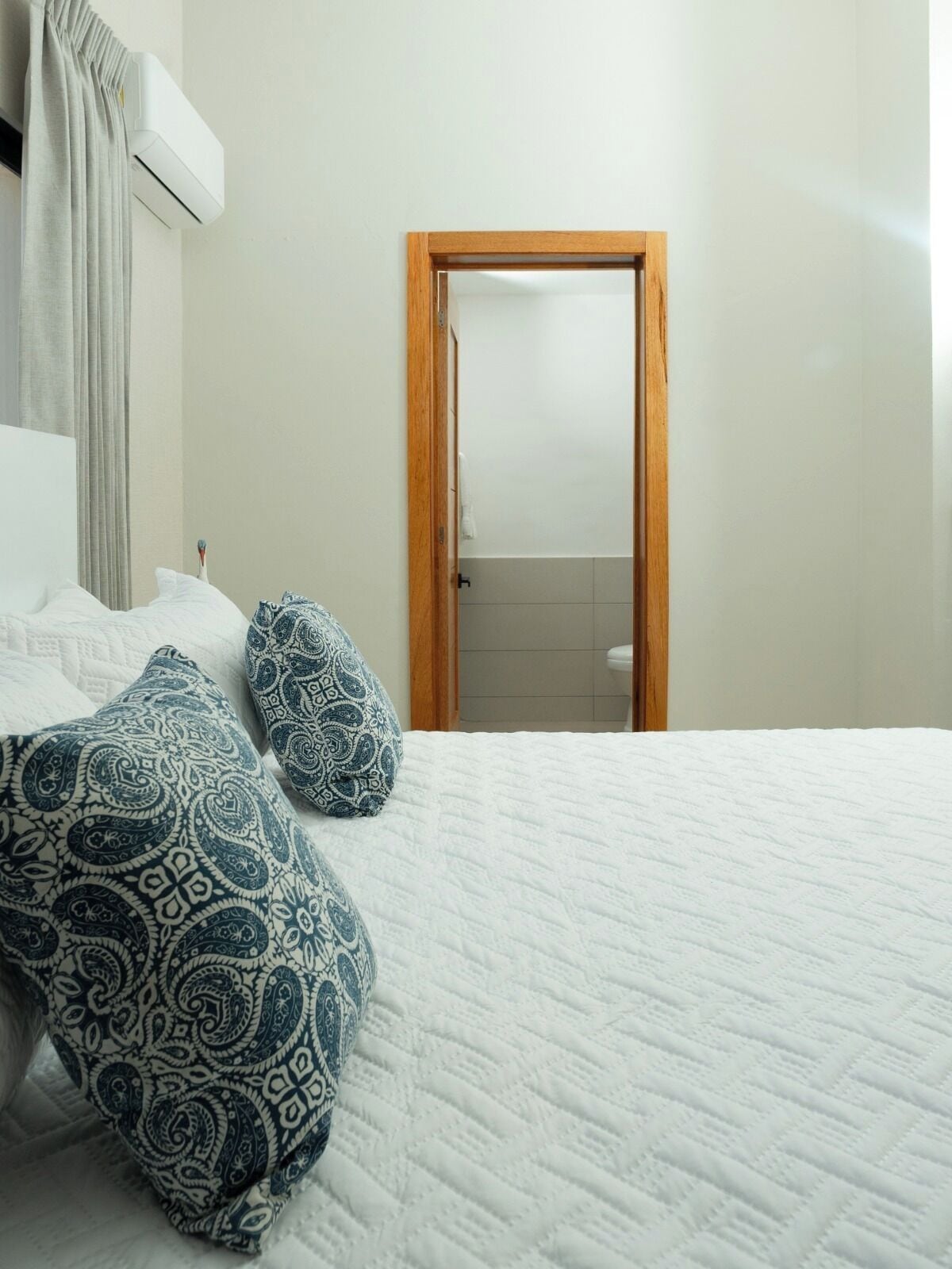 Family Suite | Laptop workspace, blackout drapes, iron/ironing board (on request)