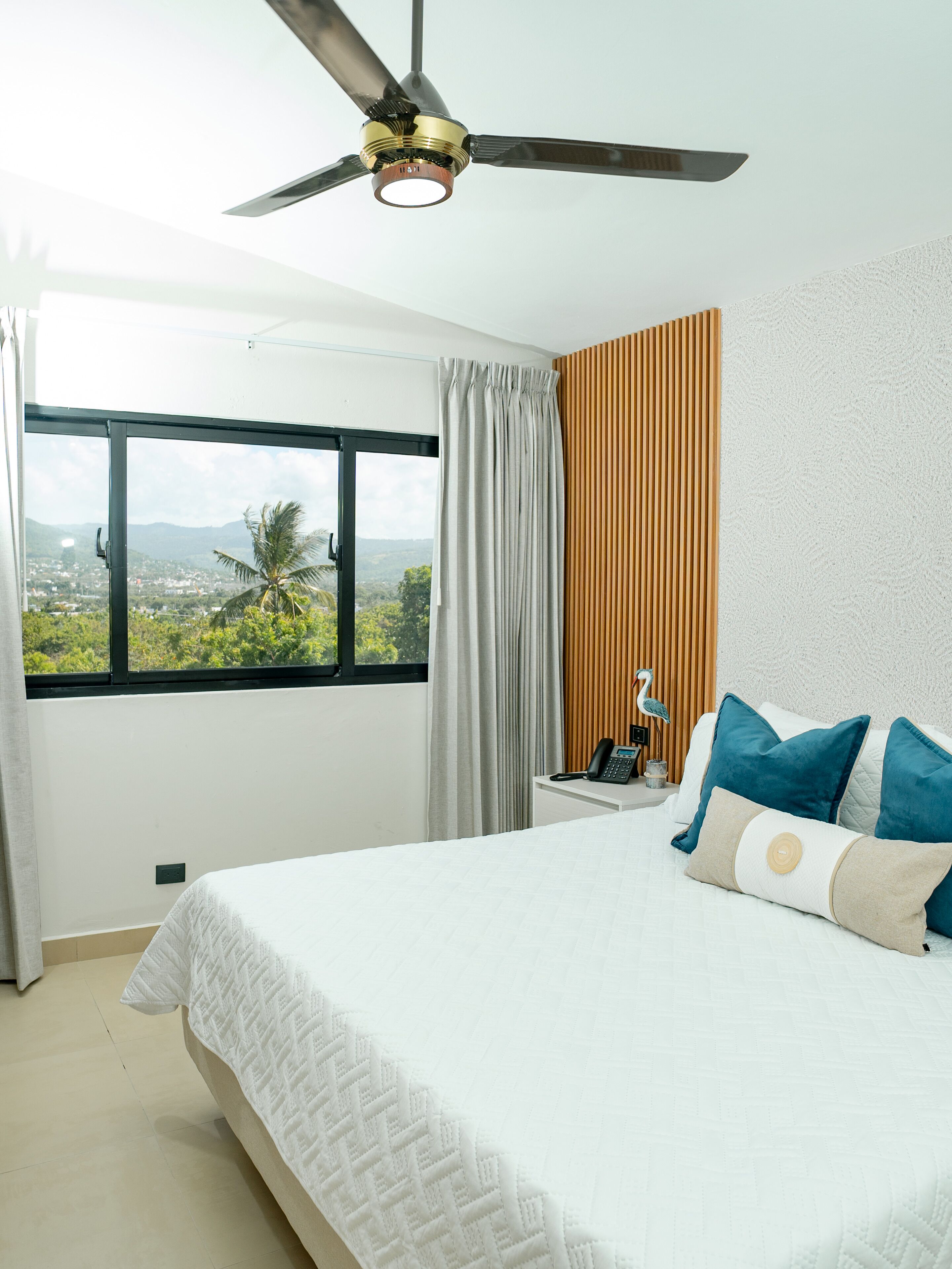 Familiesuite | Arbejdsområde til bærbare computere, mørklægningsgardiner