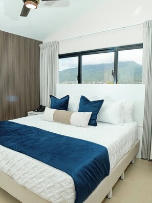 Fjölskyldusvíta | Vinnuaðstaða fyrir fartölvur, myrkratjöld/-gardínur, straujárn/strauborð