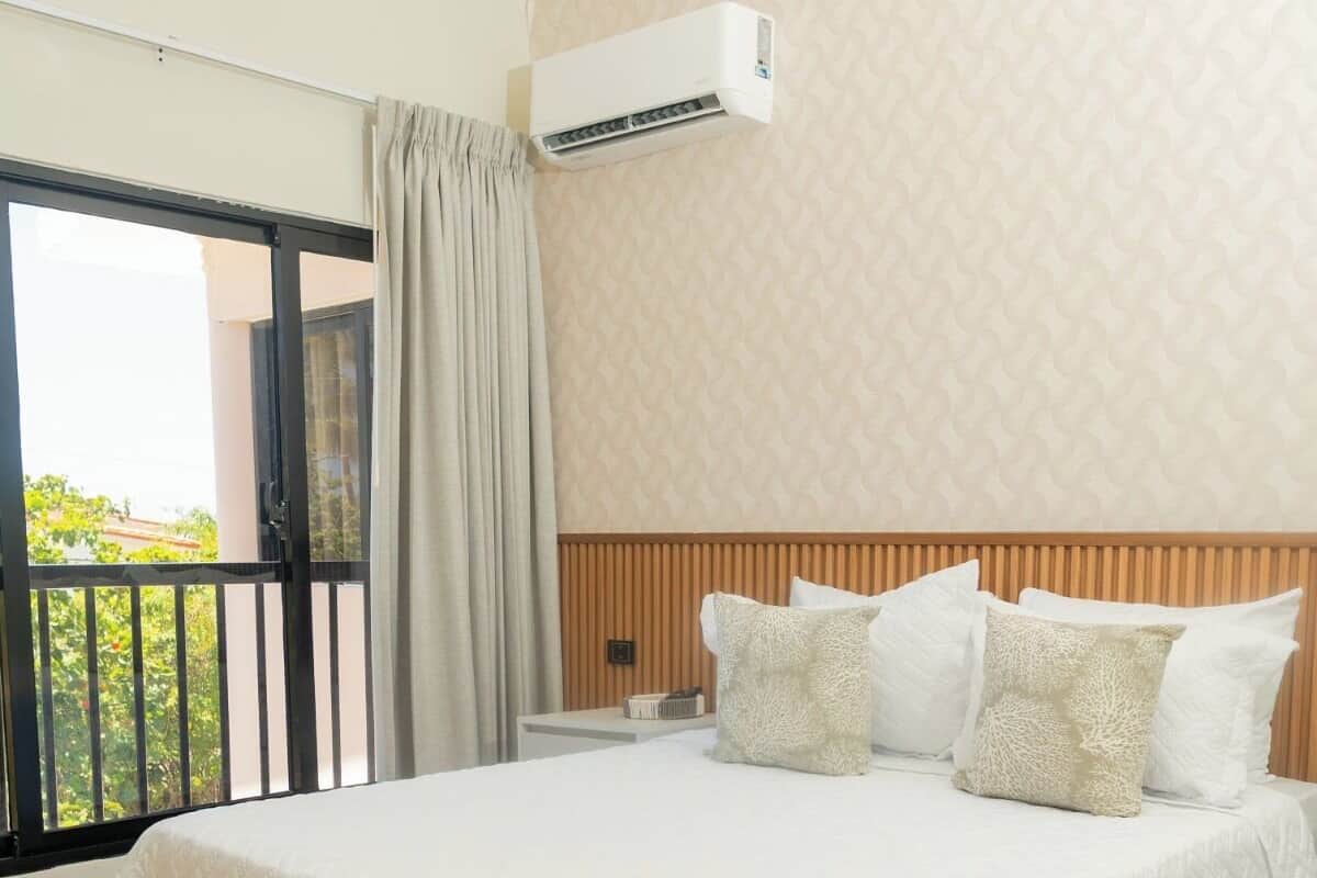 Junior Room, Pool View