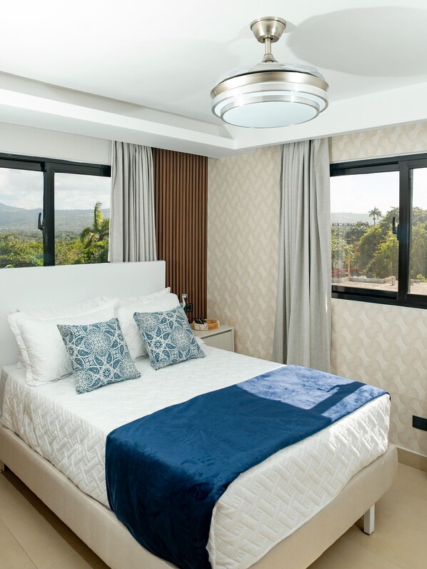 Junior-herbergi - 1 svefnherbergi | Vinnuaðstaða fyrir fartölvur, myrkratjöld/-gardínur, straujárn/strauborð