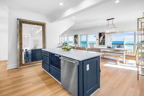 Interior - Latitude Adjustment - SGI - Ask about Introductory Rate!    Pool/Hot Tub/Beach (St. George Island)