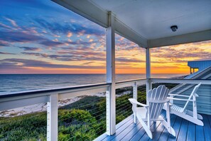 Terrace/patio - Latitude Adjustment - SGI - Ask about Introductory Rate!    Pool/Hot Tub/Beach (St. George Island)