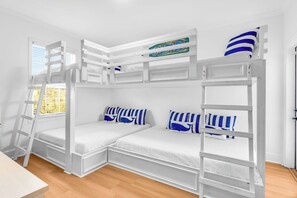 5 bedrooms, iron/ironing board, free WiFi, bed sheets