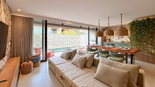 House 3 Suites Pool and hot tub for up to 9 people