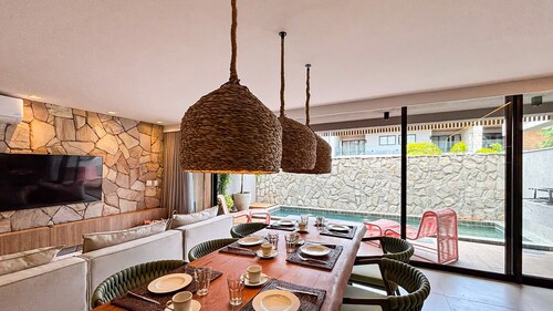 House 3 Suites Pool and hot tub for up to 9 people