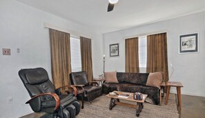 Smart TV - Historic Midtown Phoenix Duplex 2Beds,Private Backyard, Covered Parking (Phoenix)