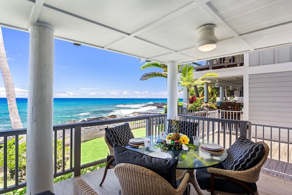 Condo, varias camas, lanai, vista al océano (Hale Kai O Kona 6) | Restaurante al aire libre