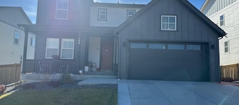 Welcoming 2-bed/1ba walk-out basement in Castle Pines