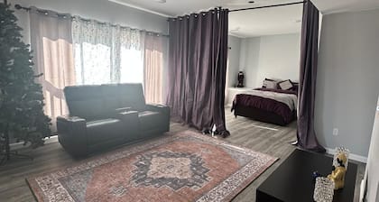 Welcoming 2-bed/1ba walk-out basement in Castle Pines