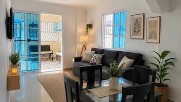 Apartment, Non Smoking, City View | Living area
