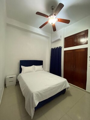 Desk, soundproofing, free WiFi - CEDOTURT Hotel Boutique & Escuela (Santo Domingo)