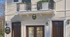 Façana frontal de l'allotjament