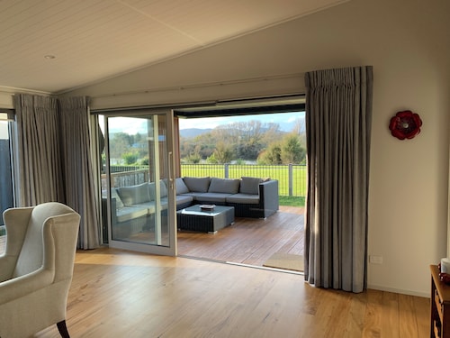 Te Awa River Path Accommodation