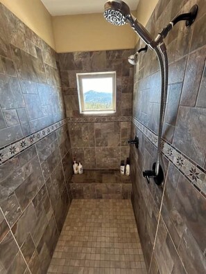 Shower, hair dryer, towels - Colorado Quartz Mountain Ranch- Unbelievable Views (Golden)