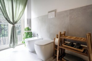 Dusche, Haartrockner, Bidet, Handtücher