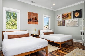 3 soverom, skrivebord, strykejern/-brett og wi-fi (inkludert)