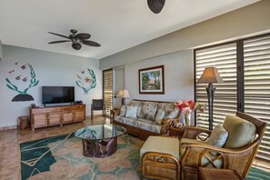 Condo, Multiple Beds, Lanai, Ocean View (Hale Pohaku 1) | Living area
