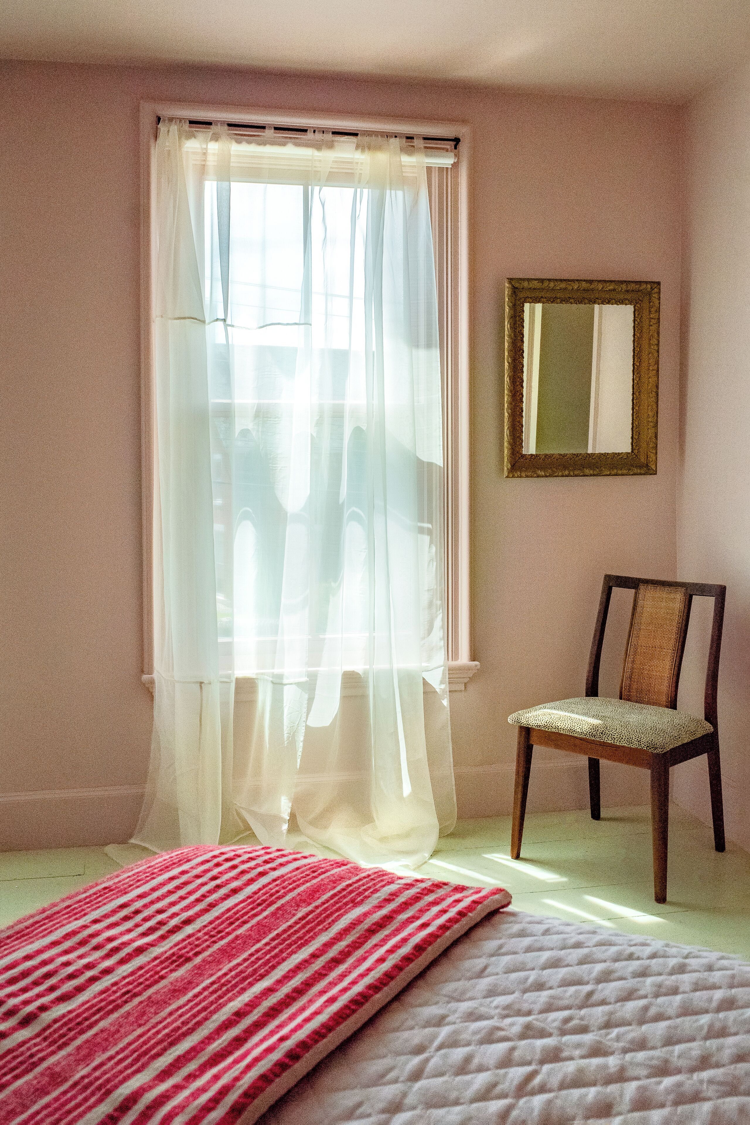 1 多间卧室、上网接入、床单